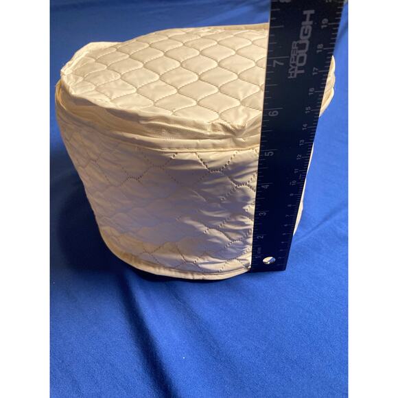 Poinsettia and Ribbons 8 Piece Tea/ Coffe Cup and Plate Set with Storage Case - Picture 11 of 13